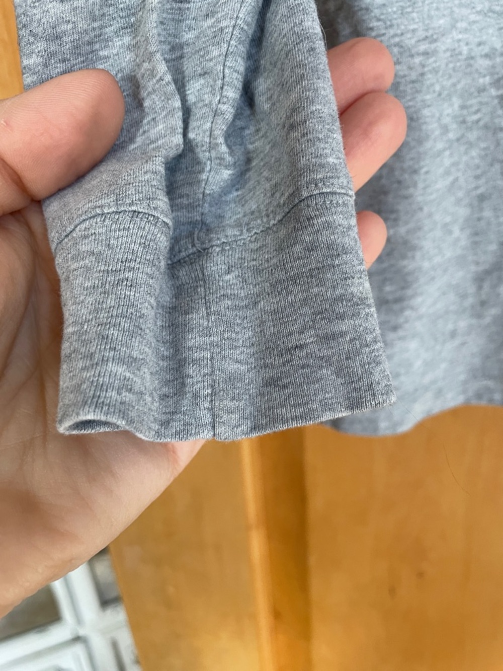 Vineyard Vines Kids Gray Long-Sleeve Pocket Tee with Whale Logo Holiday Small - Picture 8 of 8